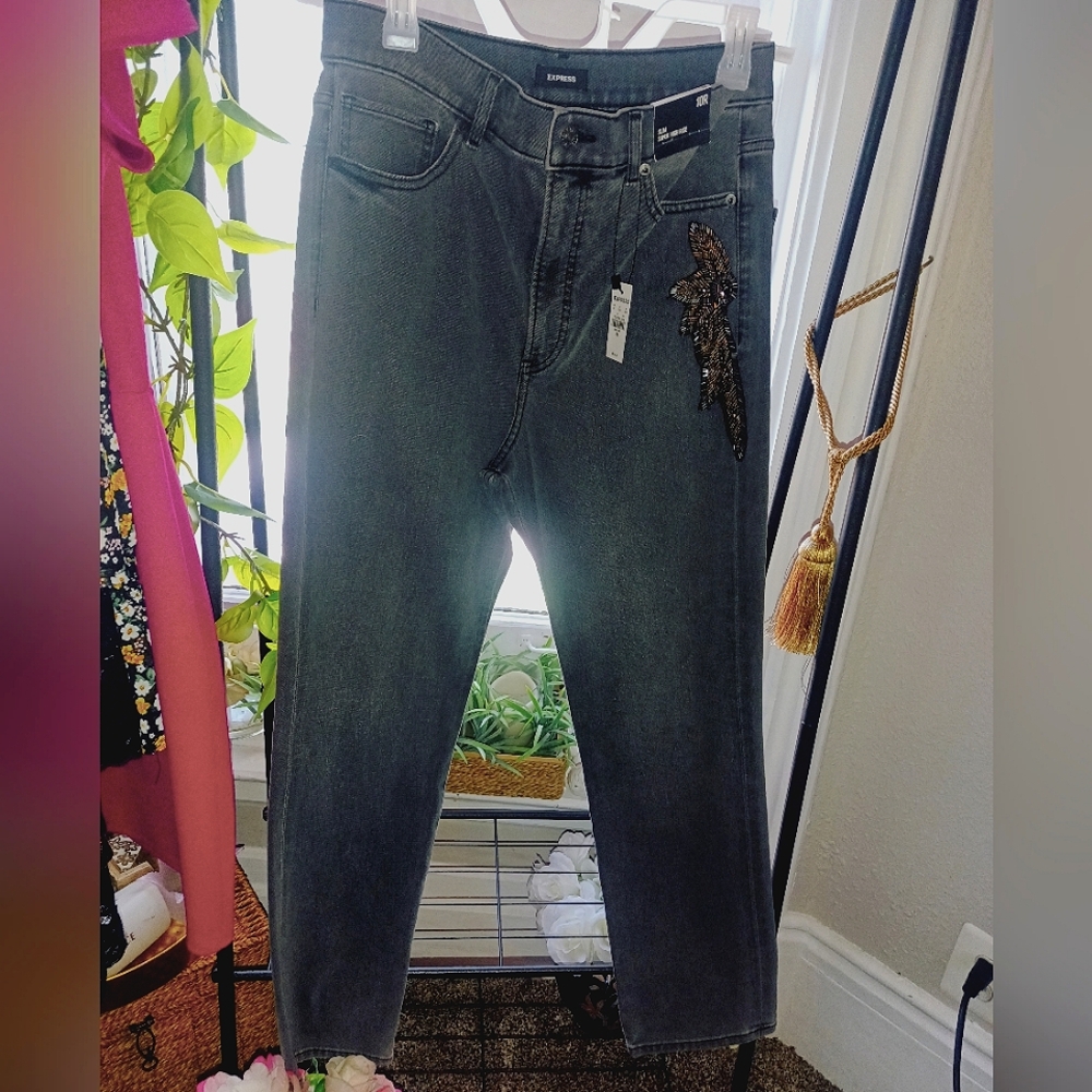 👖EXPRESS super high waisted stretchy embellished gray jeans